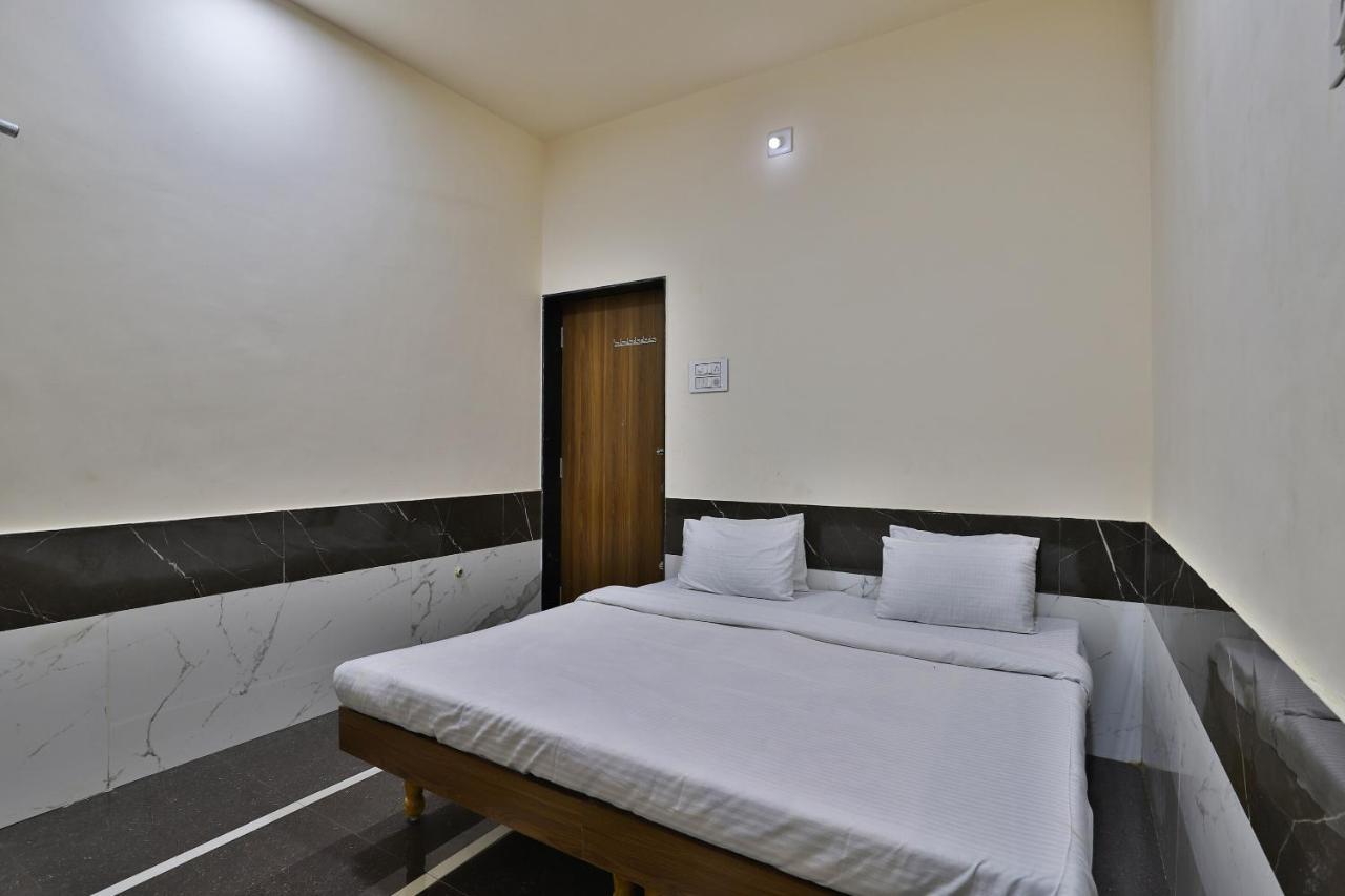 Spot On 37366 Hotel Mahalaxmi Дварка Экстерьер фото