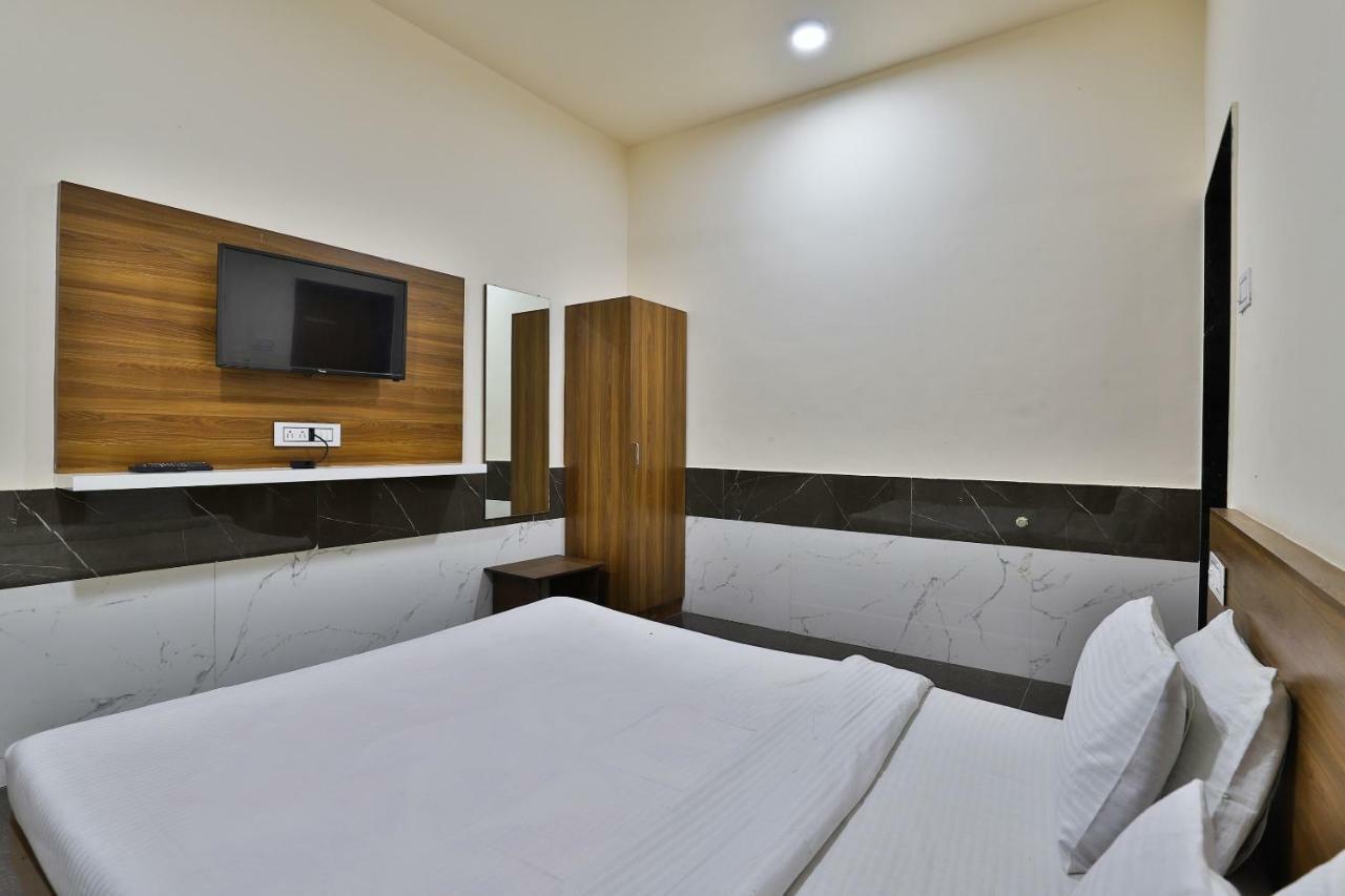 Spot On 37366 Hotel Mahalaxmi Дварка Экстерьер фото