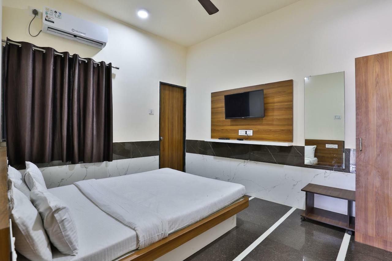 Spot On 37366 Hotel Mahalaxmi Дварка Экстерьер фото