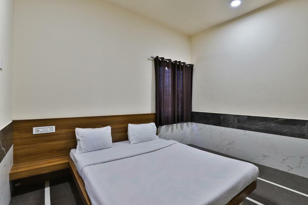 Spot On 37366 Hotel Mahalaxmi Дварка Экстерьер фото