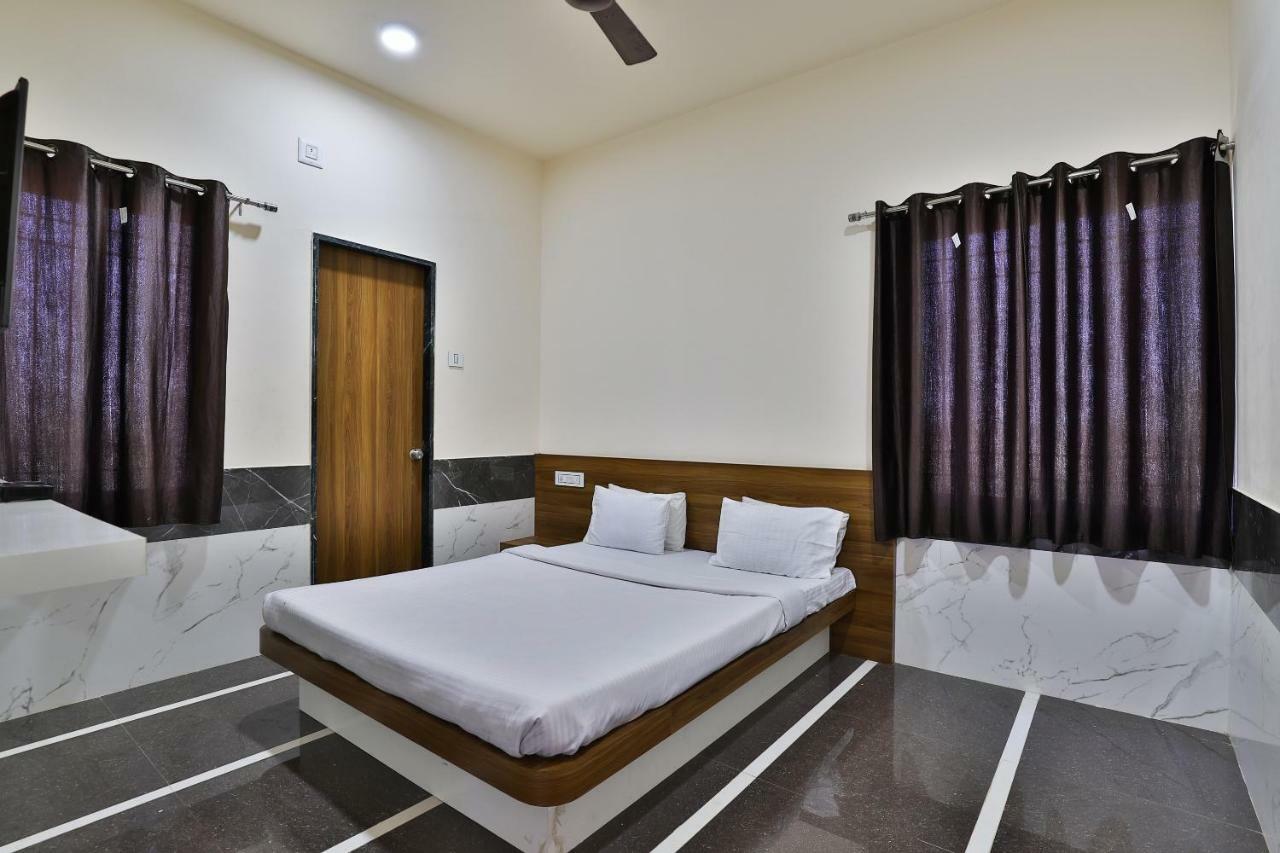 Spot On 37366 Hotel Mahalaxmi Дварка Экстерьер фото