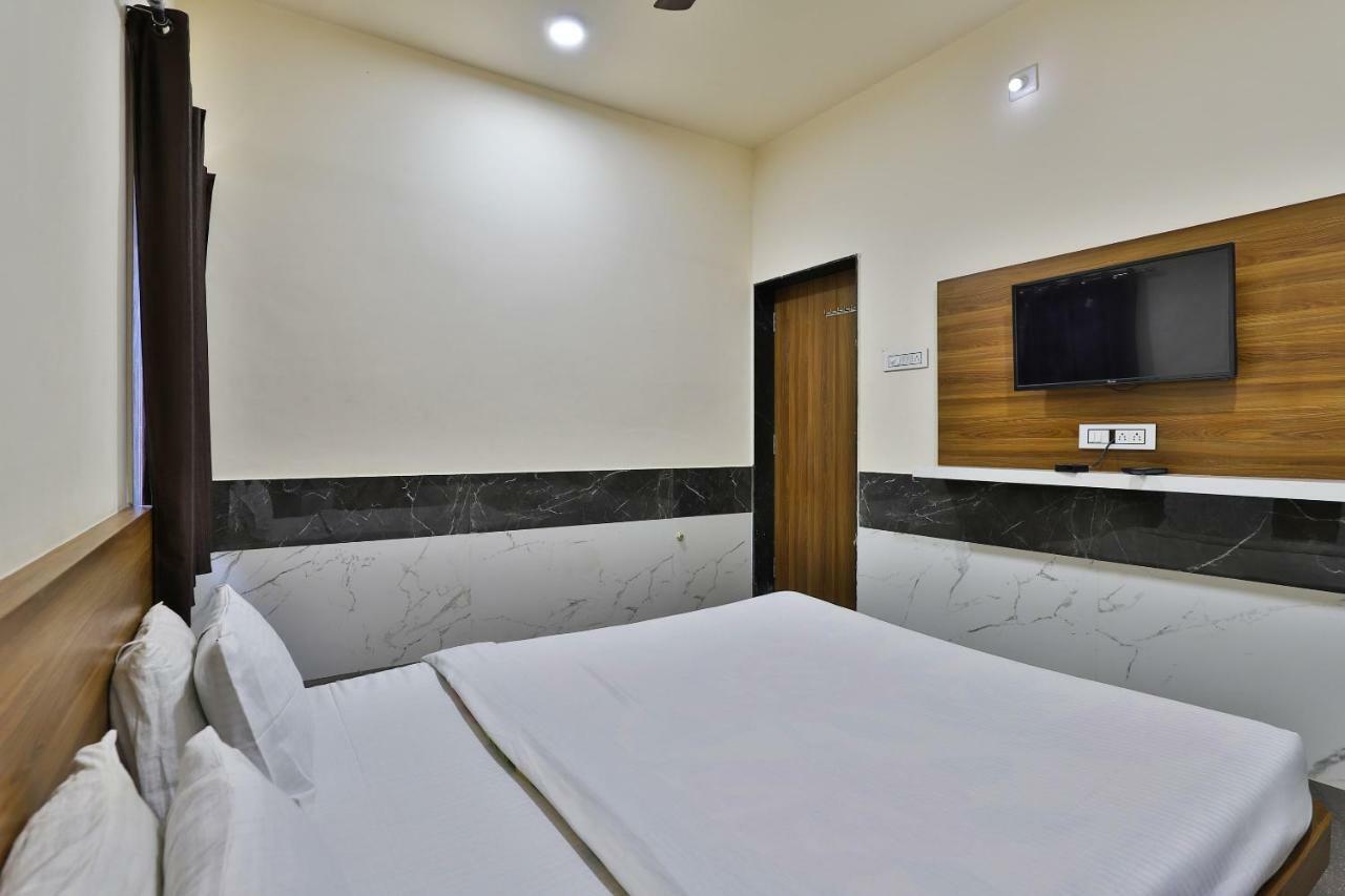 Spot On 37366 Hotel Mahalaxmi Дварка Экстерьер фото