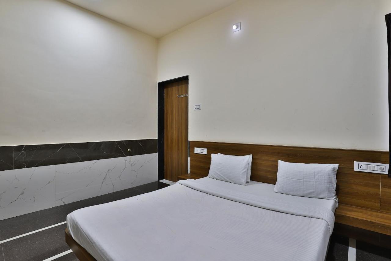 Spot On 37366 Hotel Mahalaxmi Дварка Экстерьер фото